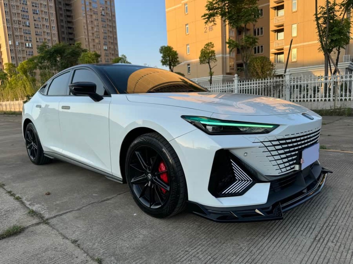 長安 長安UNI-V  2022款 1.5T 尊貴型圖片