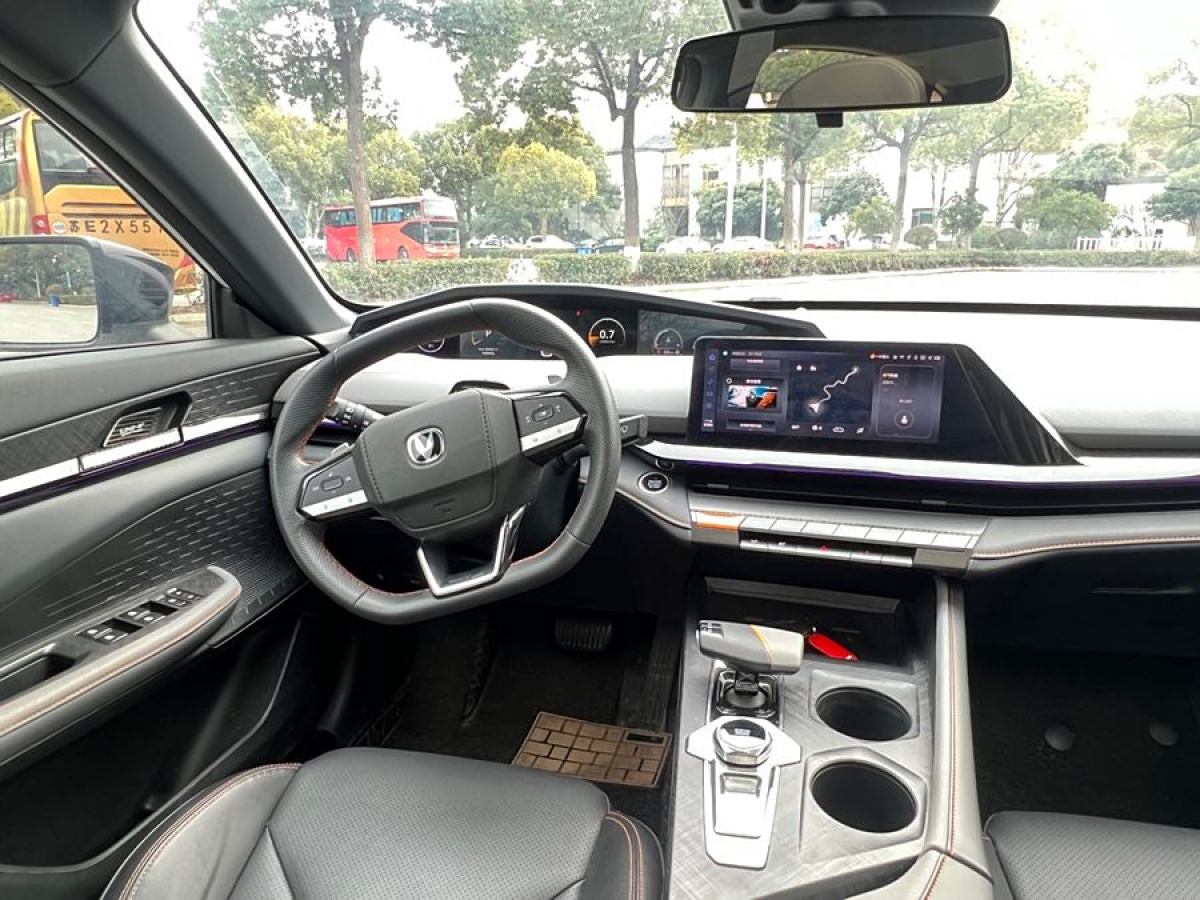 長安 長安UNI-V  2022款 1.5T 智慧領(lǐng)航型圖片