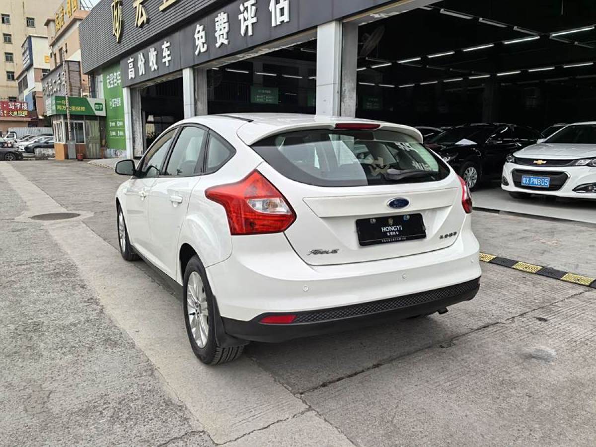 2014年6月福特 ?？怂? 2012款 兩廂 1.6L 自動舒適型