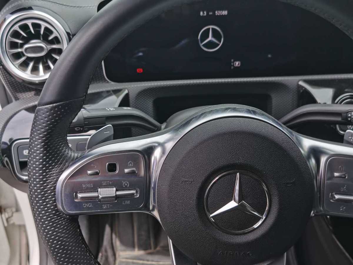 2019年6月奔驰 奔驰A级  2019款  改款 A 200 L 运动轿车