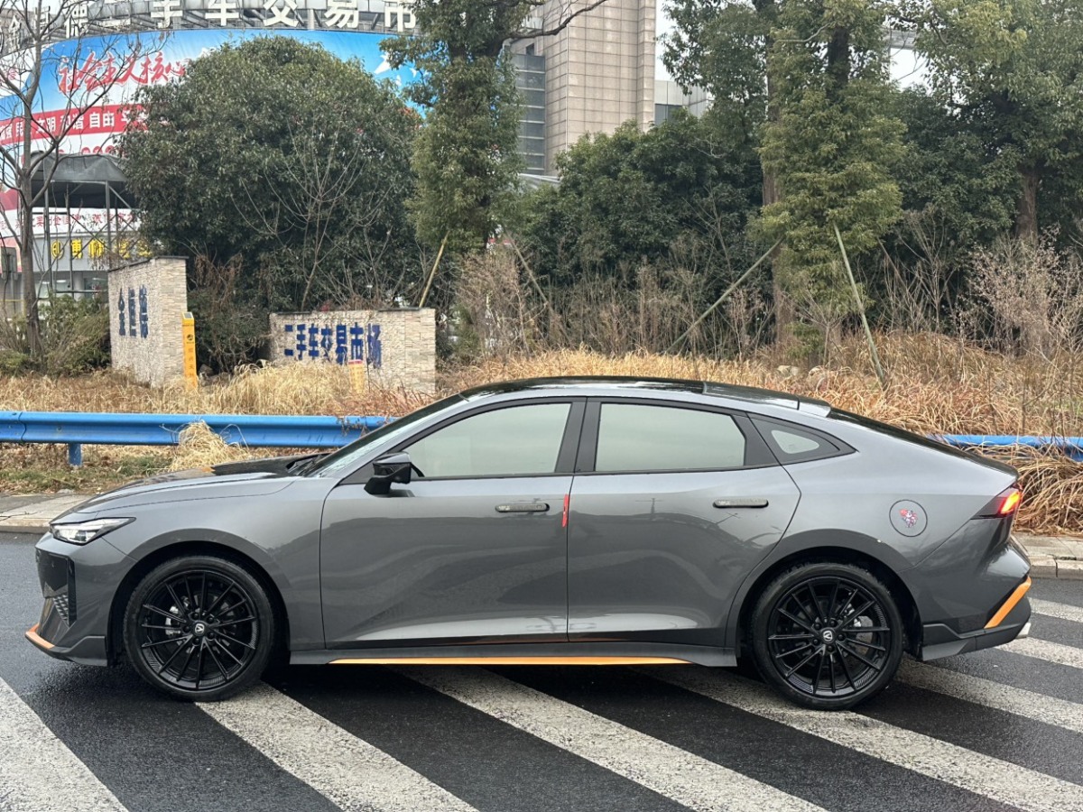 長(zhǎng)安 長(zhǎng)安UNI-V  2024款 1.5T 尊貴運(yùn)動(dòng)型圖片