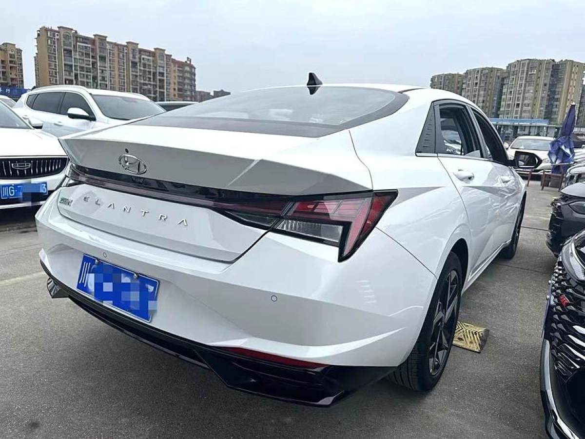 現(xiàn)代 伊蘭特  2022款 1.5L CVT LUX尊貴版圖片