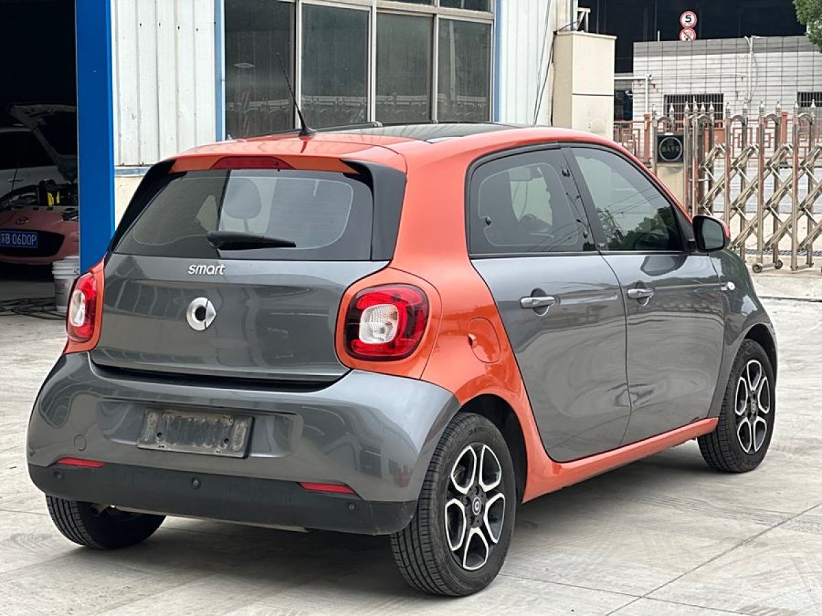 2016年9月smart forfour  2016款 0.9T 66千瓦先鋒版