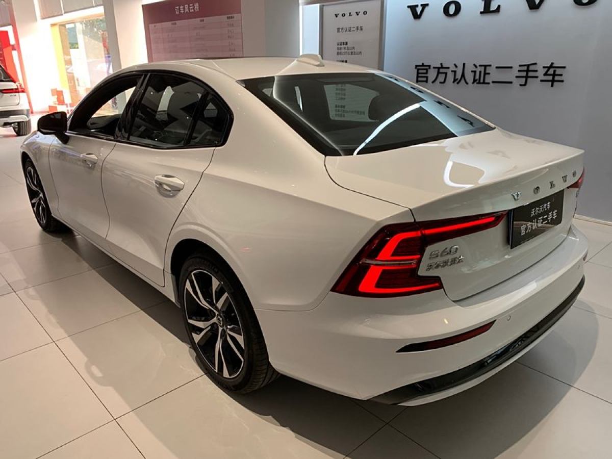 沃爾沃 S60L  2023款 B5 智雅運(yùn)動版圖片