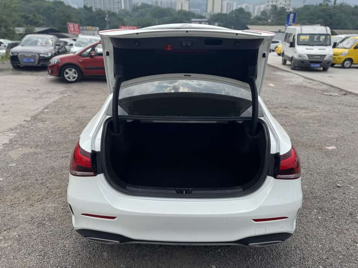 奔馳 奔馳A級  2020款 改款 A 200 L 運動轎車動感型圖片