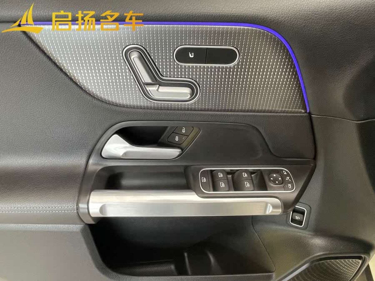 奔馳 奔馳GLB  2020款 改款 GLB 200 時(shí)尚型圖片