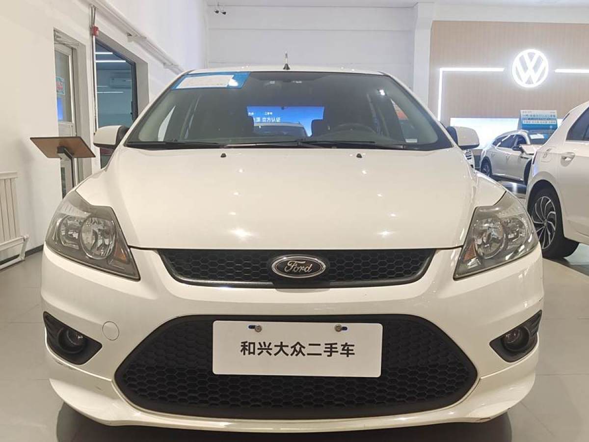 福特 ?？怂? 2013款 兩廂經(jīng)典 1.8L 手動(dòng)基本型圖片