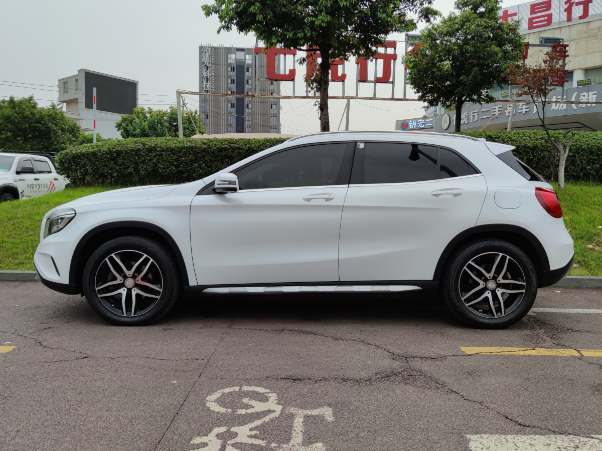 奔馳 奔馳GLA  2015款 GLA 220 4MATIC 時(shí)尚型圖片