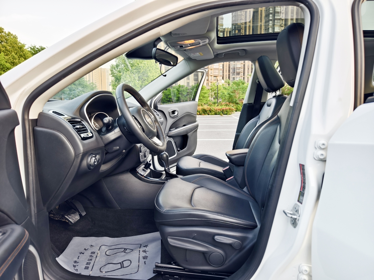 Jeep 指南者  2020款 220T 自動(dòng)夜鷹版圖片