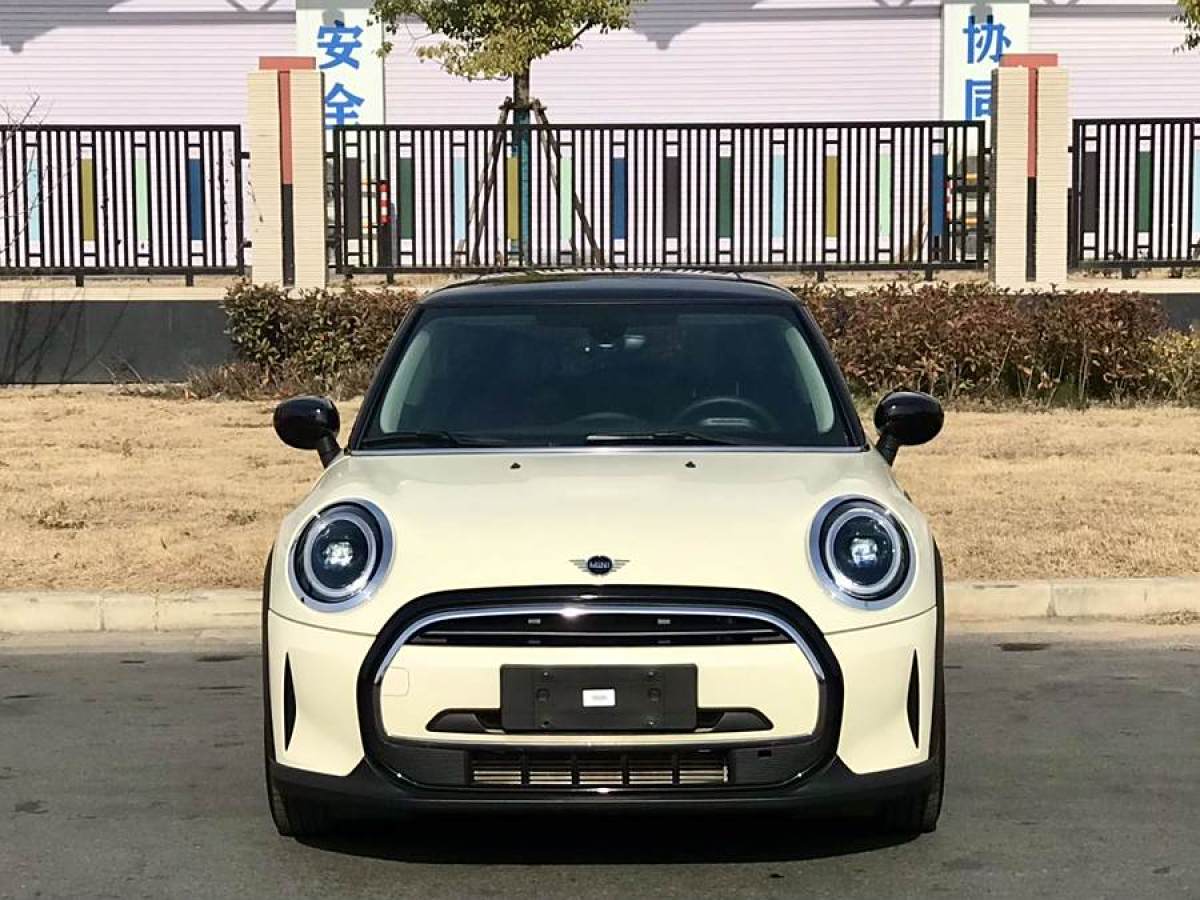 MINI MINI  2022款 改款 1.5T COOPER 經(jīng)典派圖片