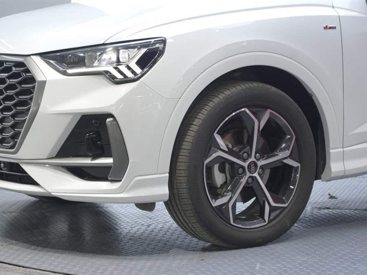 奧迪 奧迪Q3  2024款 40 TFSI 時(shí)尚動(dòng)感型圖片