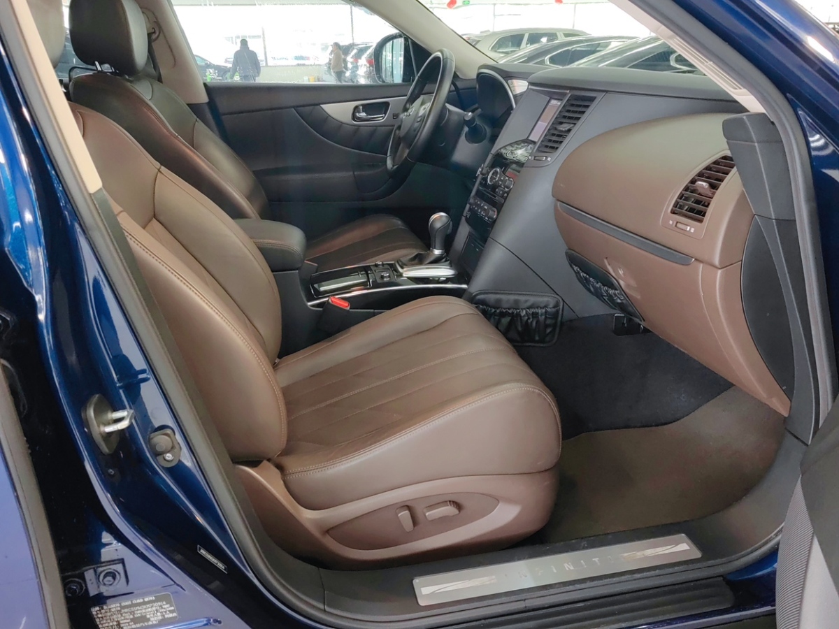 英菲尼迪 QX70  2015款 3.7L 絕影版圖片