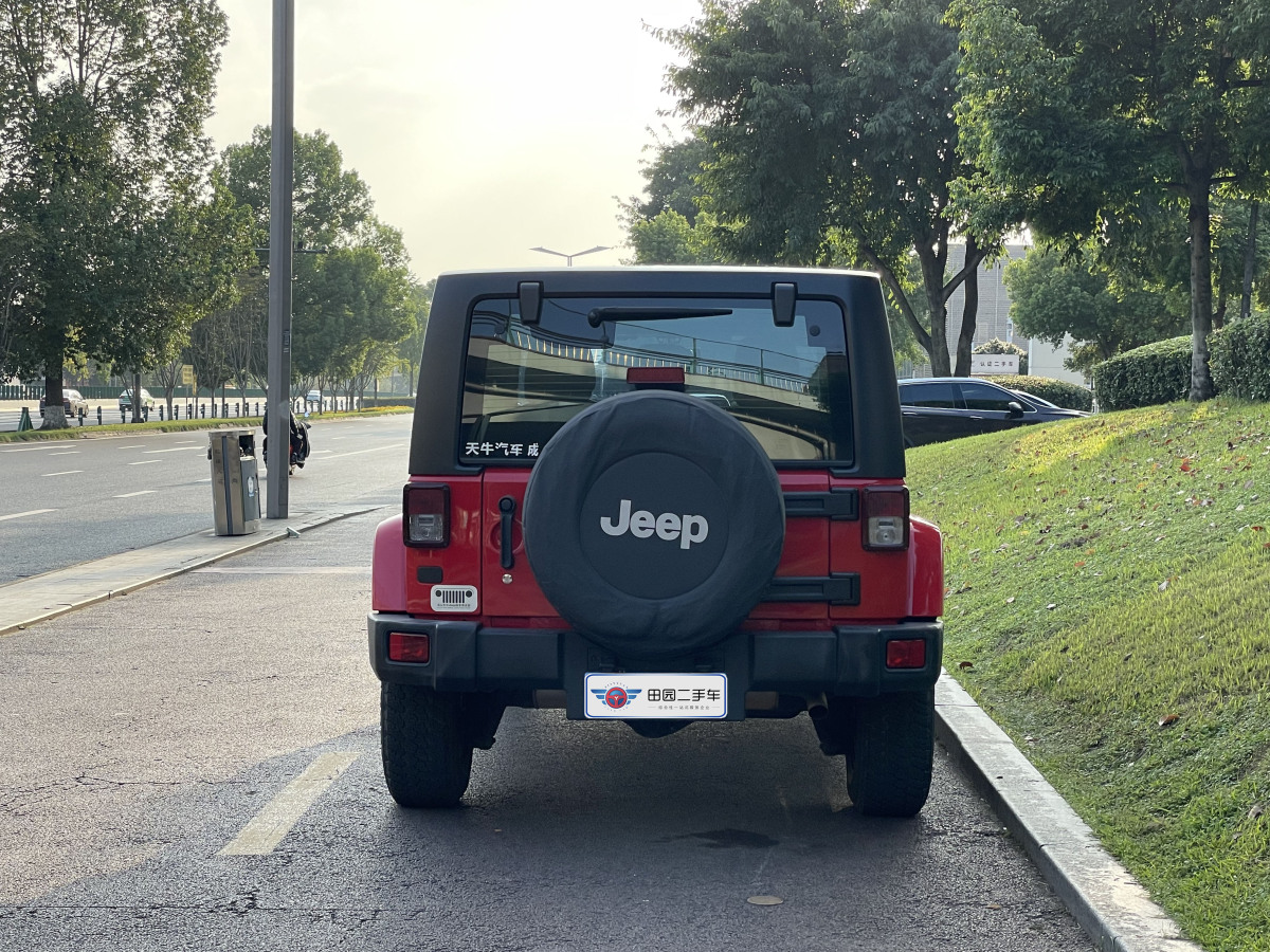 Jeep 牧馬人  2017款 3.0L Sahara 四門舒享版圖片