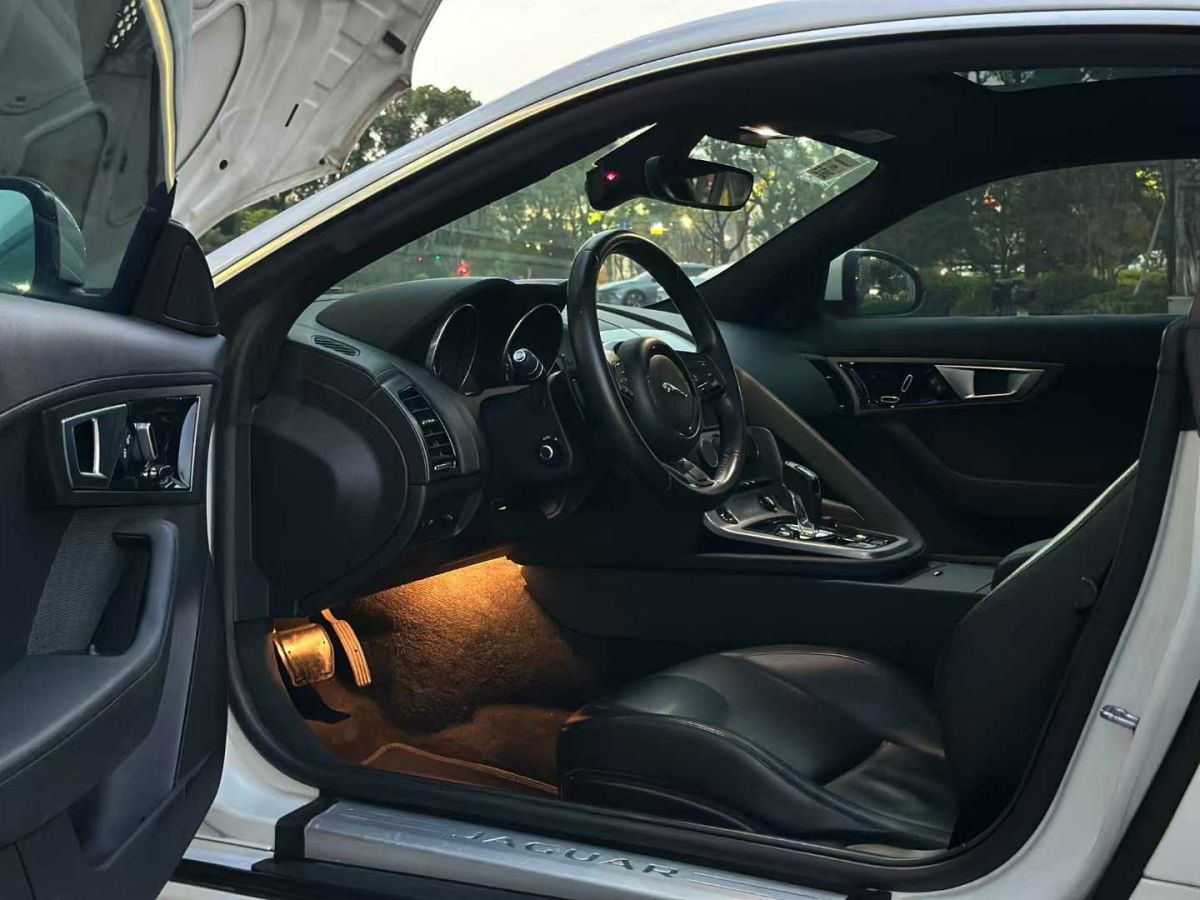 捷豹 XE  2017款 2.0T 200PS R-Sport圖片