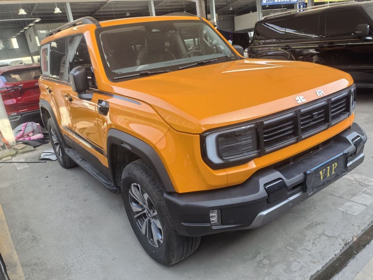 北京 BJ40  2024款 2.0T 城市獵人版 至尊型圖片