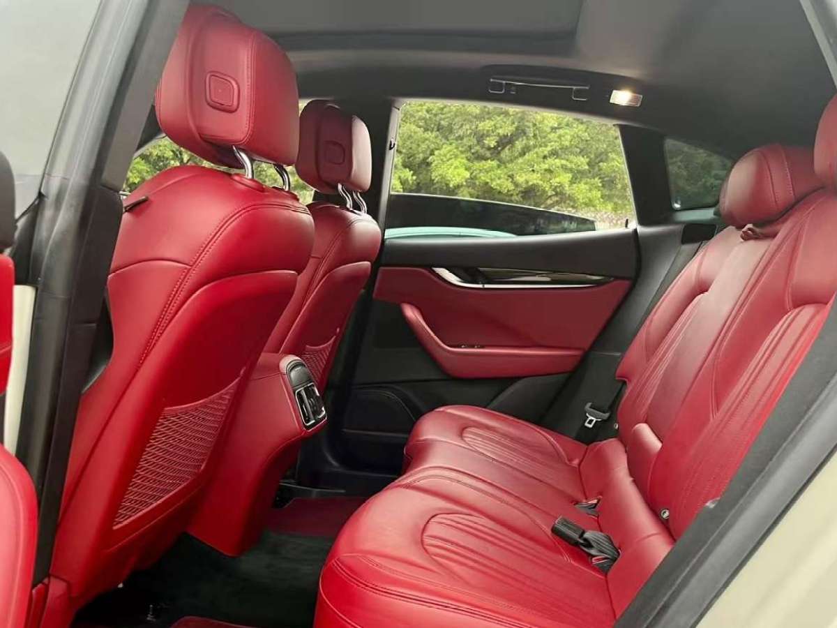 瑪莎拉蒂 Levante  2018款 3.0T 350Hp 標(biāo)準(zhǔn)版圖片