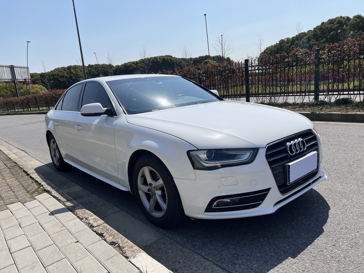 2015年3月奧迪 奧迪A4L  2015款 35 TFSI 自動舒適型