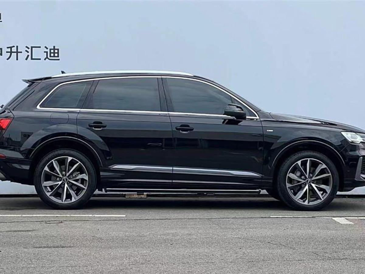 2023年4月奧迪 奧迪Q7  2023款 55 TFSI quattro S line運(yùn)動(dòng)型