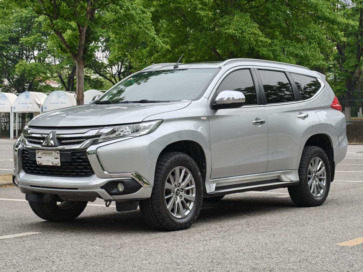 三菱 帕杰羅?勁暢  2019款 3.0L 標(biāo)準(zhǔn)型圖片