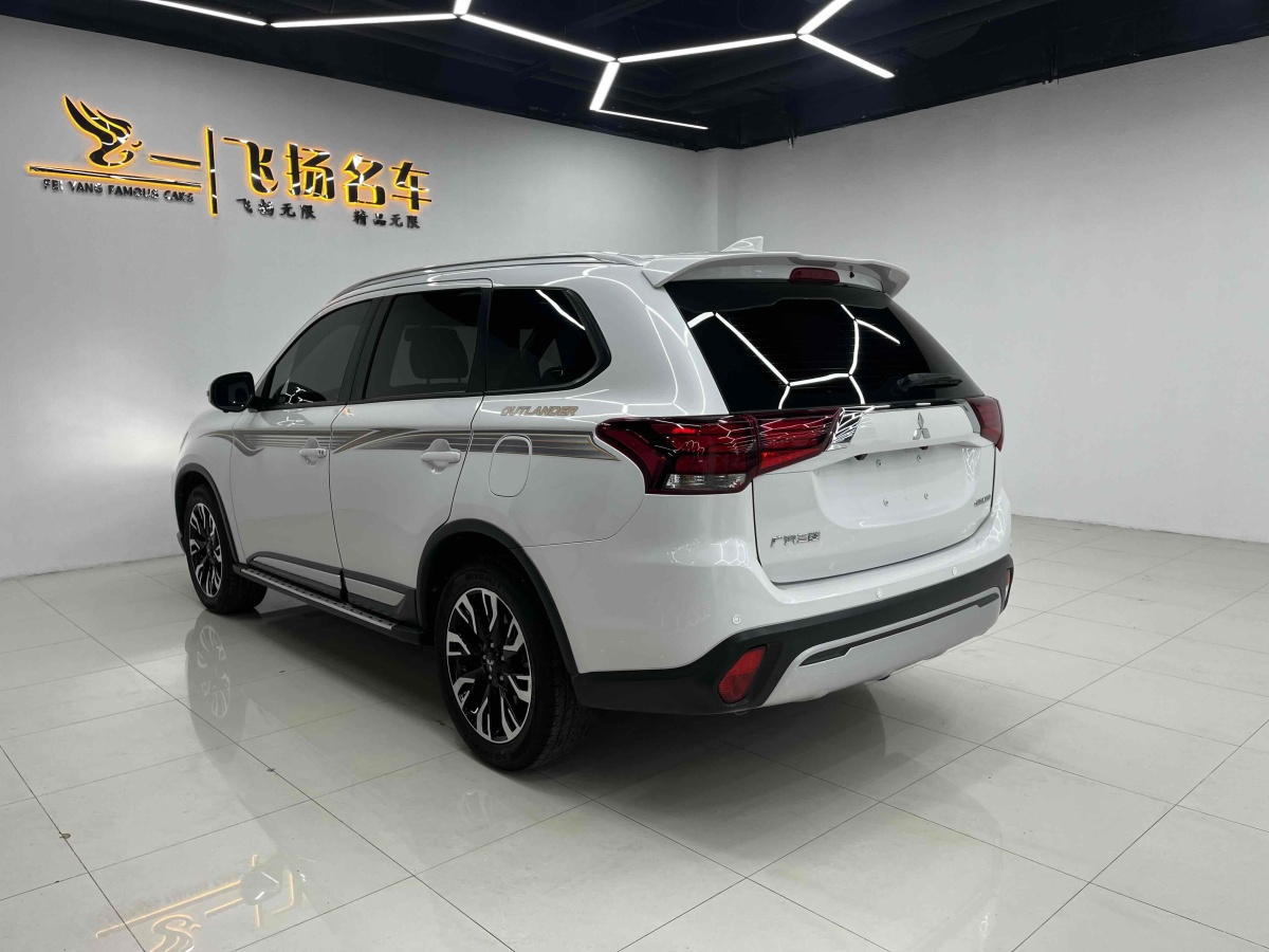 三菱 欧蓝德  2019款 2.0L 两驱畅享版 5座图片