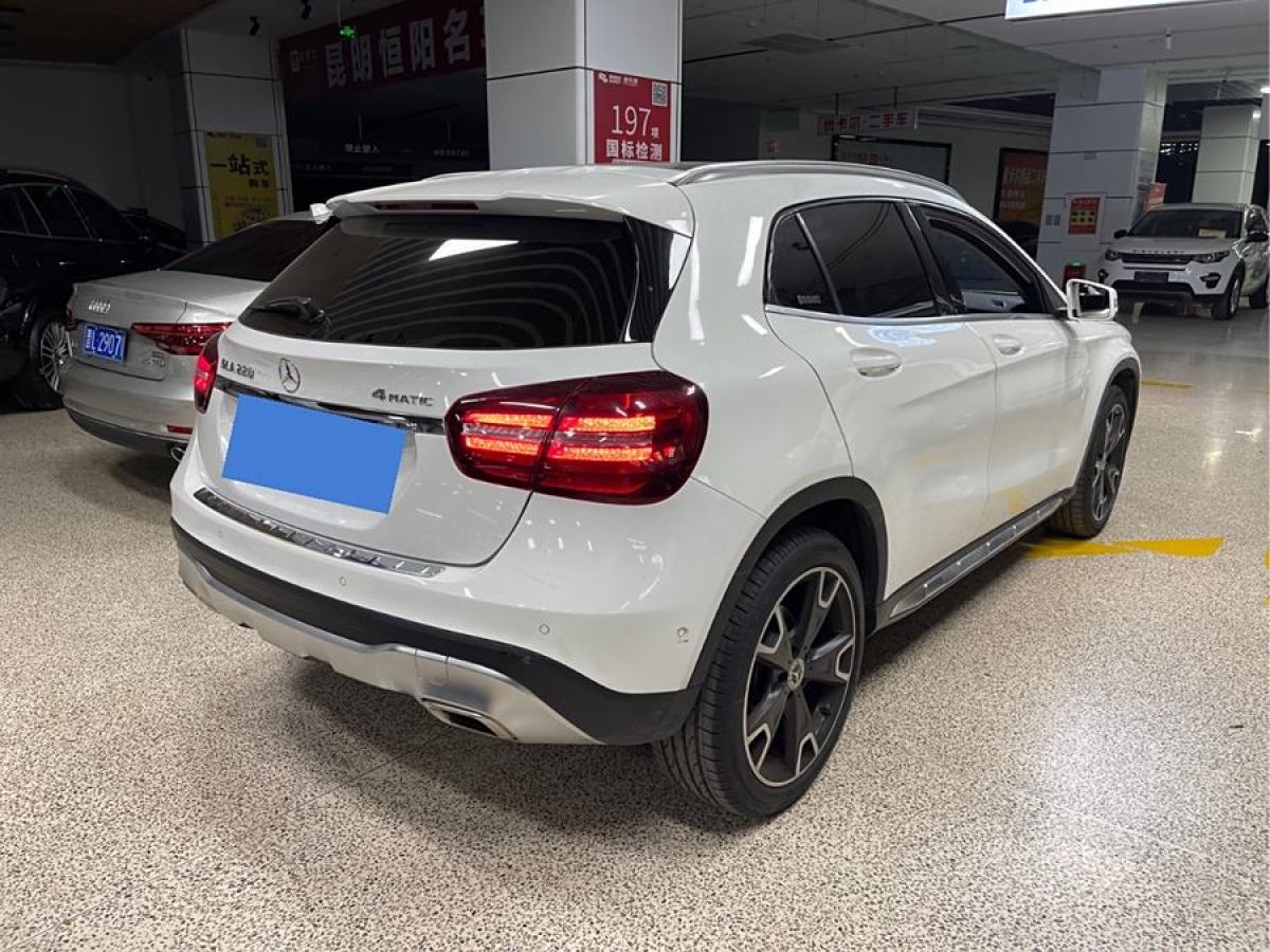 奔馳 奔馳GLA  2017款 GLA 220 4MATIC 時(shí)尚型圖片