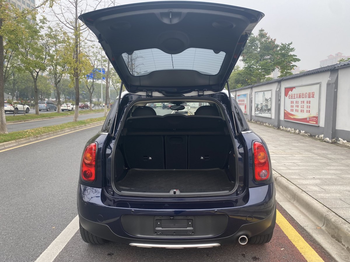 2016年8月MINI COUNTRYMAN  2016款 1.6T COOPER ALL4 Fun裝備控