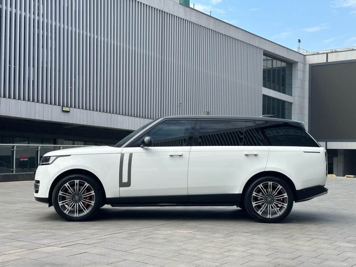 路虎 攬勝  2024款 3.0 L6 400PS 盛世加長版 七座圖片
