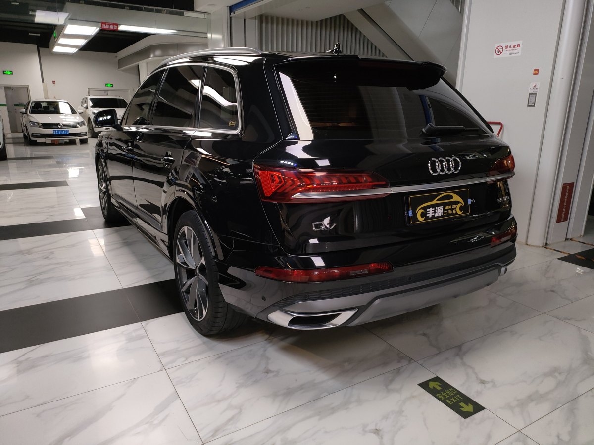 奧迪 奧迪Q7  2023款 55 TFSI quattro S line運(yùn)動(dòng)型圖片