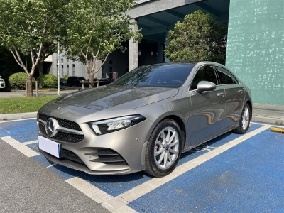 2019年4月 奔馳 奔馳A級(jí) 改款 A 200 L 運(yùn)動(dòng)轎車圖片
