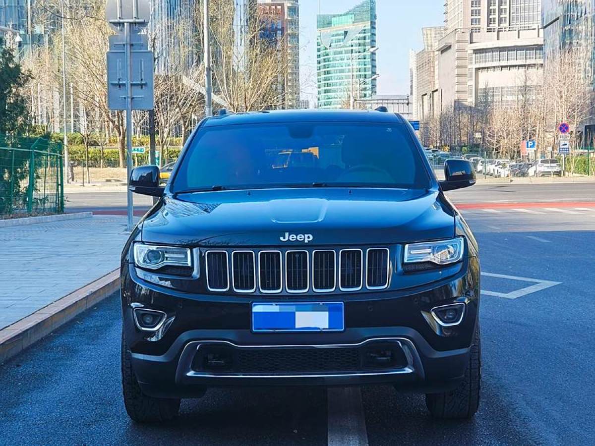 Jeep 大切諾基  2016款 3.0L 舒享導(dǎo)航版圖片