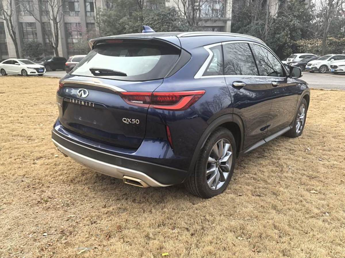 英菲尼迪 QX50  2020款 改款 2.0T 兩驅(qū)時(shí)尚版圖片