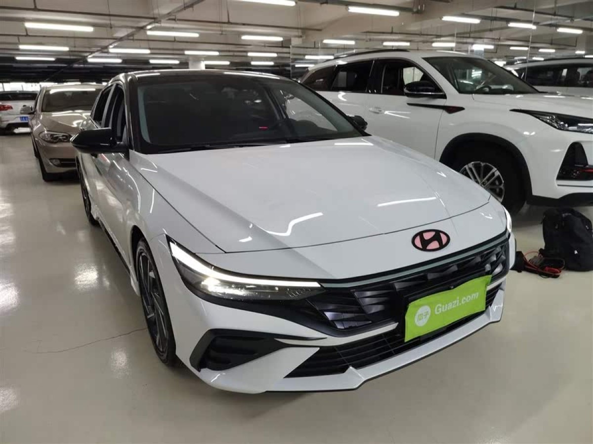 現(xiàn)代 伊蘭特  2023款 1.5L CVT LUX尊貴版圖片