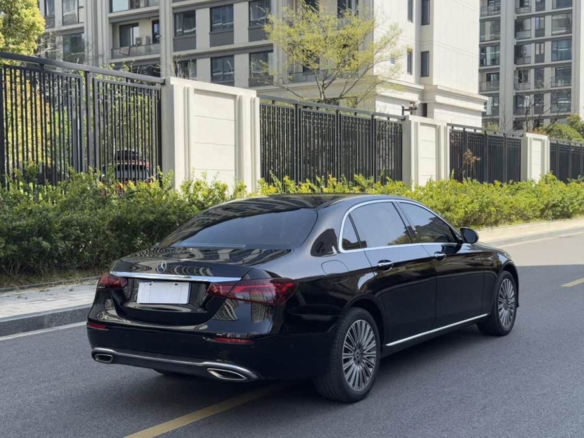 奔馳 奔馳E級(jí)  2022款 改款 E 300 L 時(shí)尚型圖片