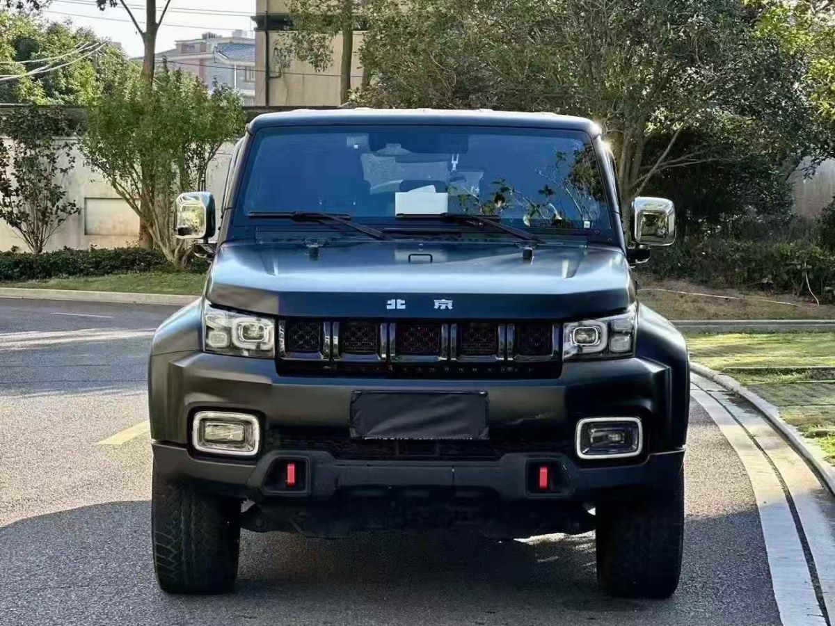 北京 BJ40  2021款 2.0D 自動四驅(qū)刀鋒英雄版?zhèn)b客型圖片