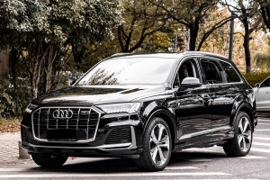 奥迪Q7 奥迪 55 TFSI quattro S line尊贵型