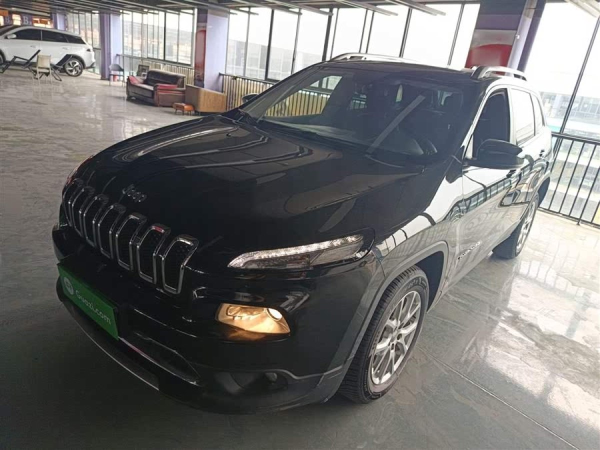 Jeep 自由光  2017款 2.0L 優(yōu)越版圖片