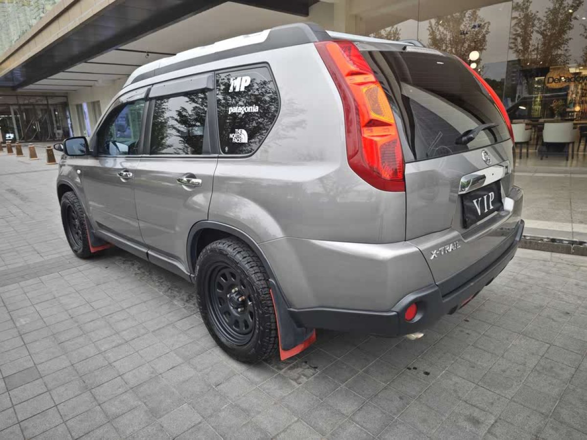 日產(chǎn) 奇駿  2010款 2.5L 手動豪華版 4WD圖片