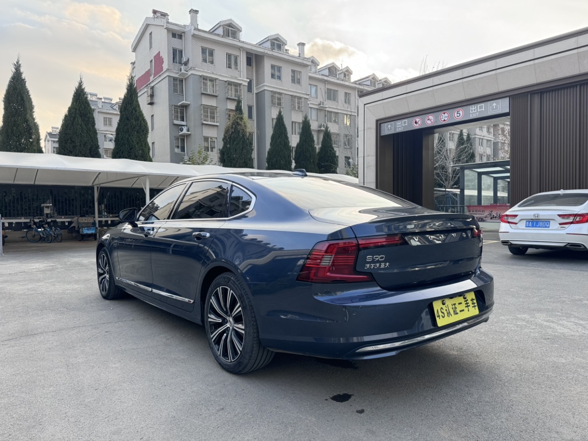 沃爾沃 S90  2022款 B5 智逸豪華版圖片