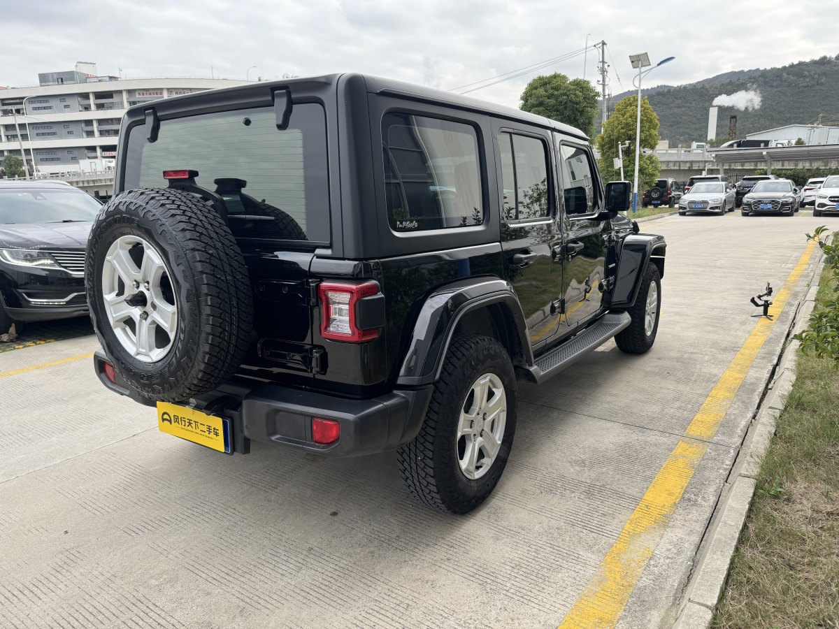 Jeep 牧馬人  2019款 2.0T Sahara 四門版 國(guó)VI圖片