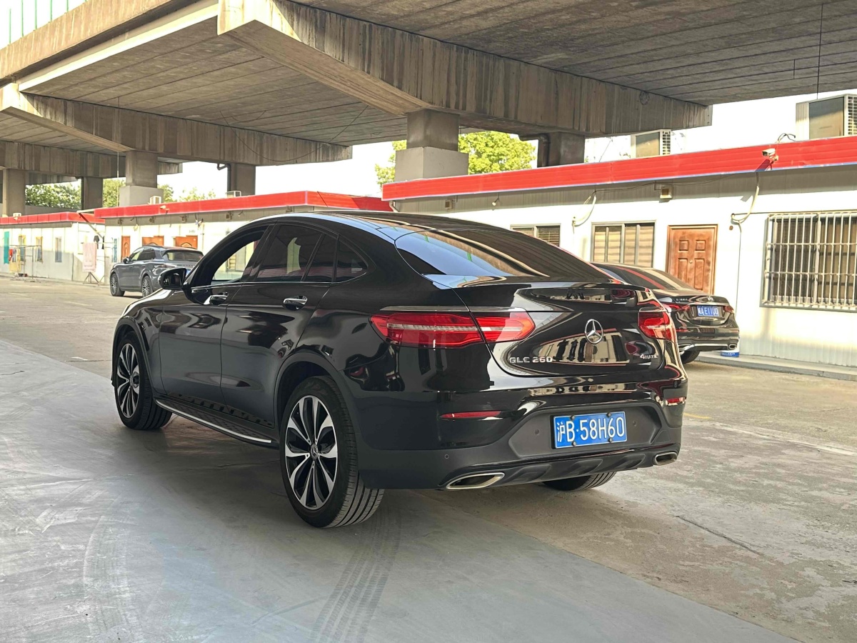 2019年5月奔馳 奔馳GLC  2021款 GLC 260 4MATIC 轎跑SUV