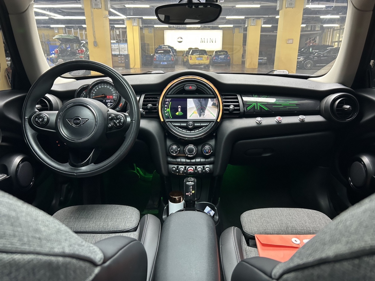 MINI MINI  2020款 1.5T COOPER 經(jīng)典派 五門絕色版圖片