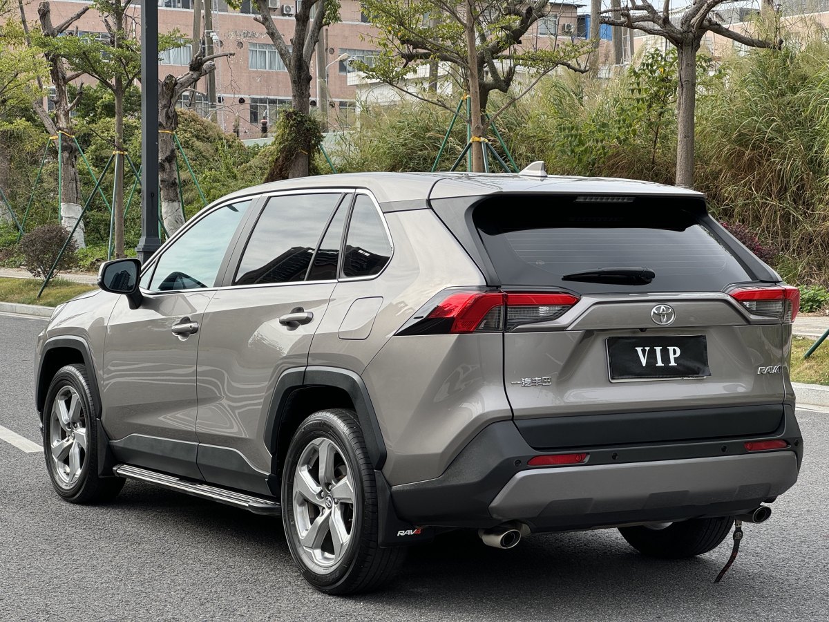 豐田 RAV4  2018款 榮放 2.0L CVT兩驅(qū)風尚版圖片