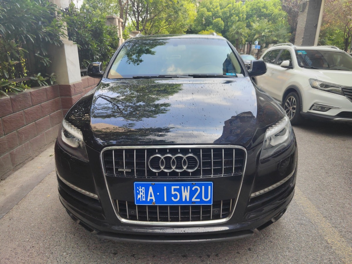 奧迪 奧迪Q7  2010款 3.0 TDI quattro 領(lǐng)先型圖片