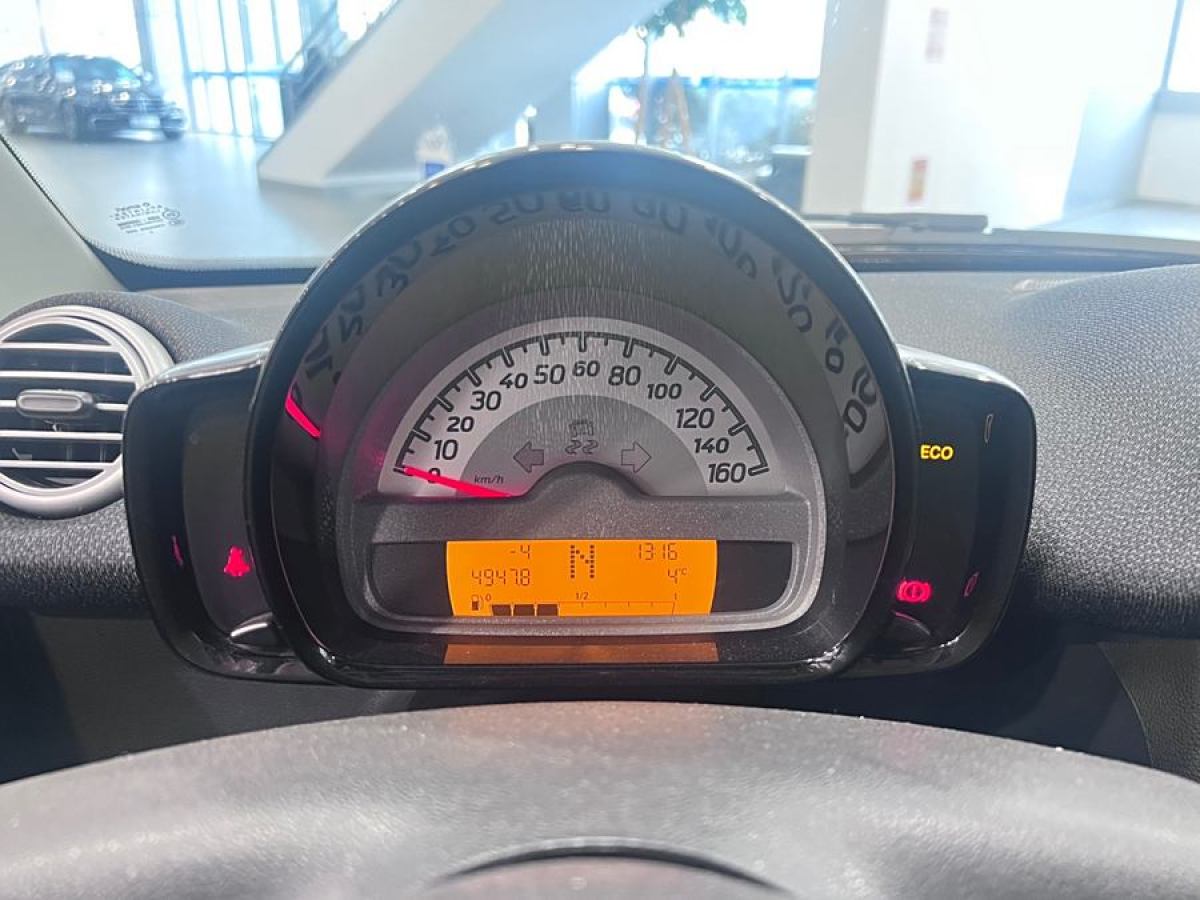 smart fortwo  2012款 1.0 MHD 硬頂標(biāo)準(zhǔn)版圖片