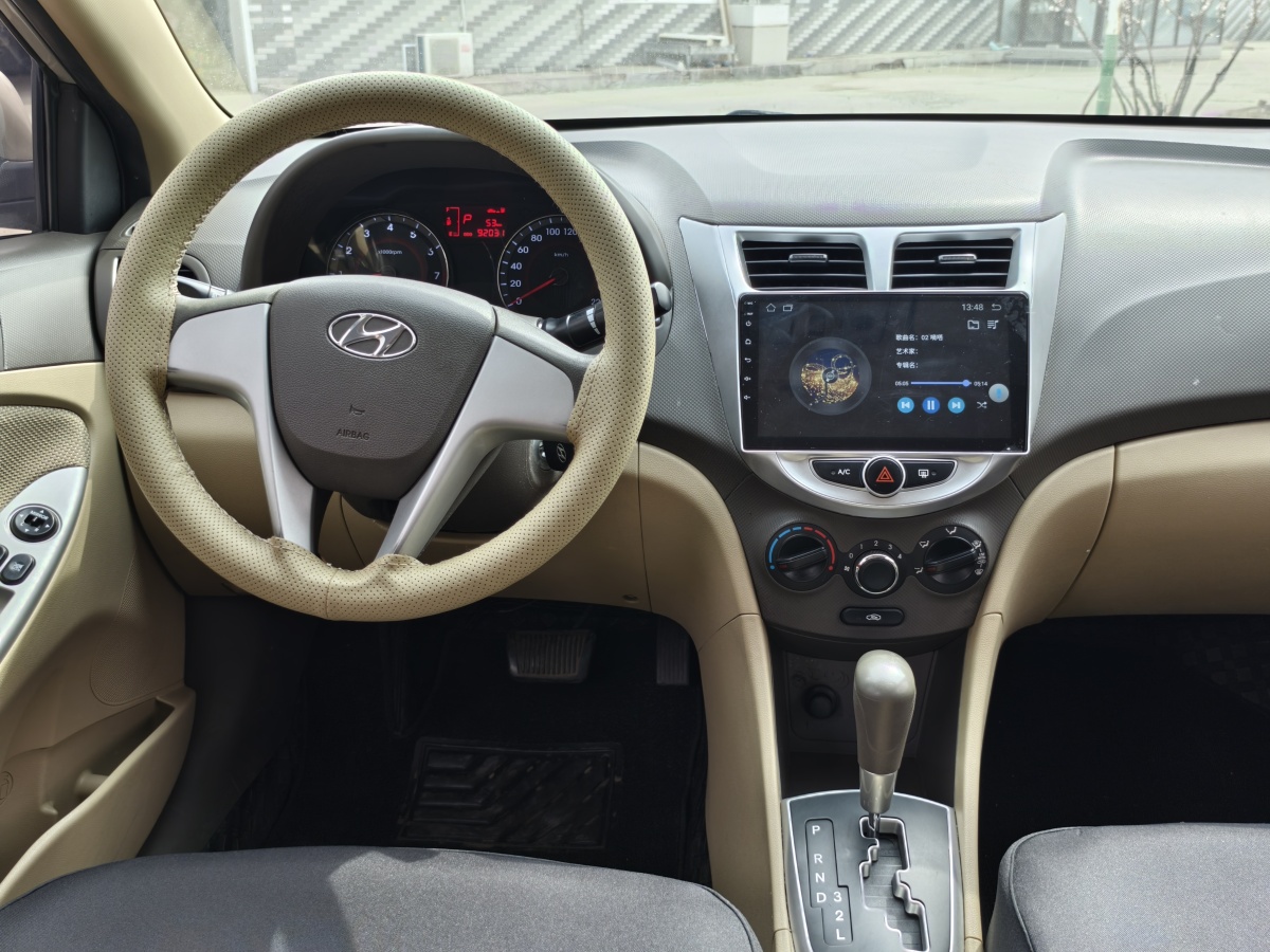 2012年7月现代 瑞纳  2010款 三厢 1.4L 自动舒适型GS