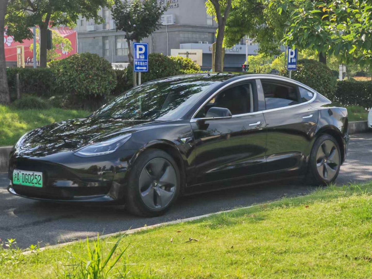 特斯拉 Model Y  2021款 標(biāo)準(zhǔn)續(xù)航后驅(qū)版圖片