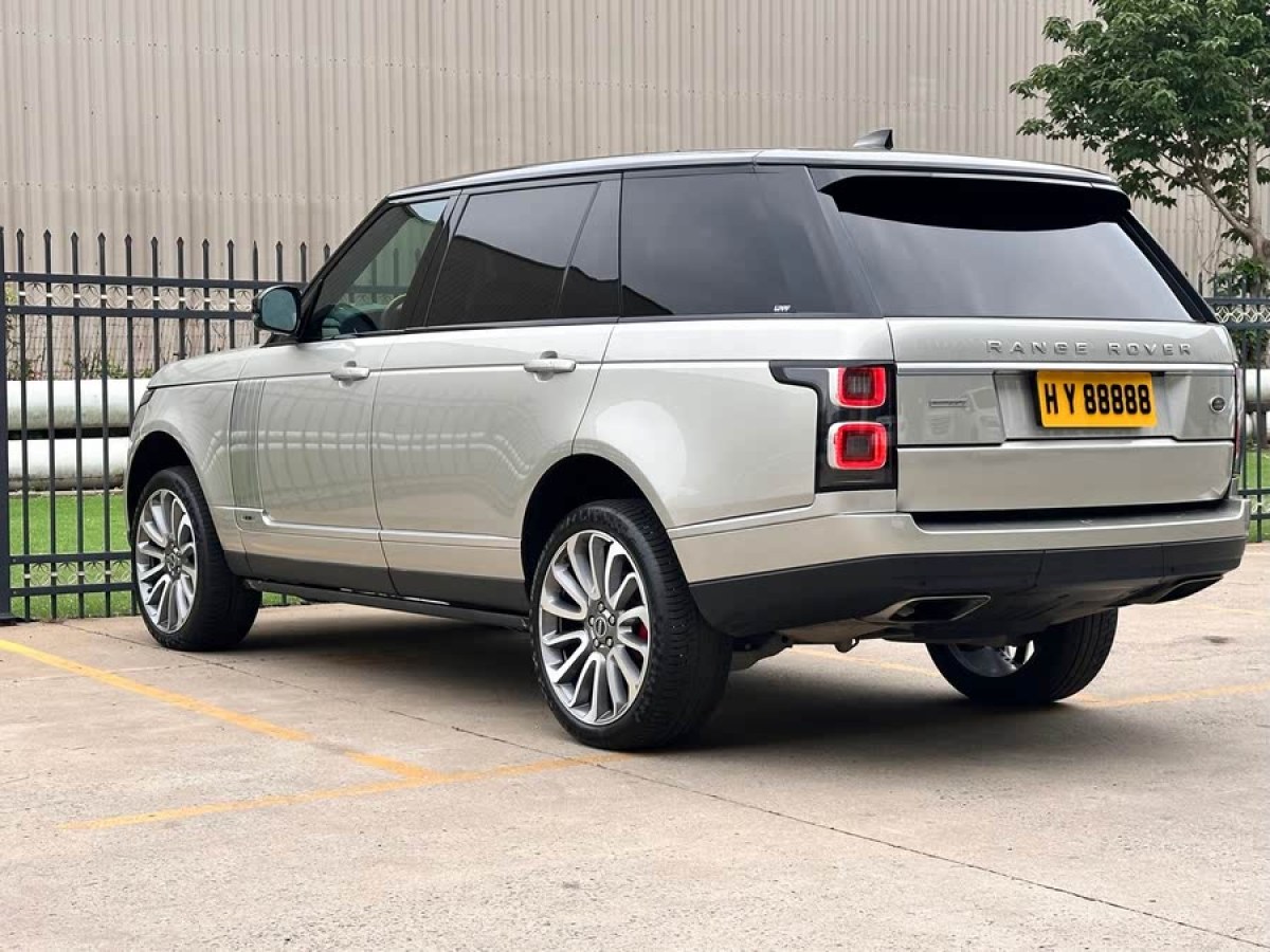 路虎 攬勝  2019款 3.0 V6 SC 尊崇創(chuàng)世加長(zhǎng)版圖片
