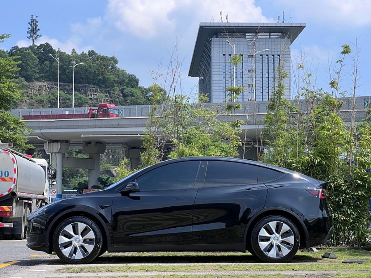 特斯拉 Model Y  2022款 后輪驅(qū)動(dòng)版圖片