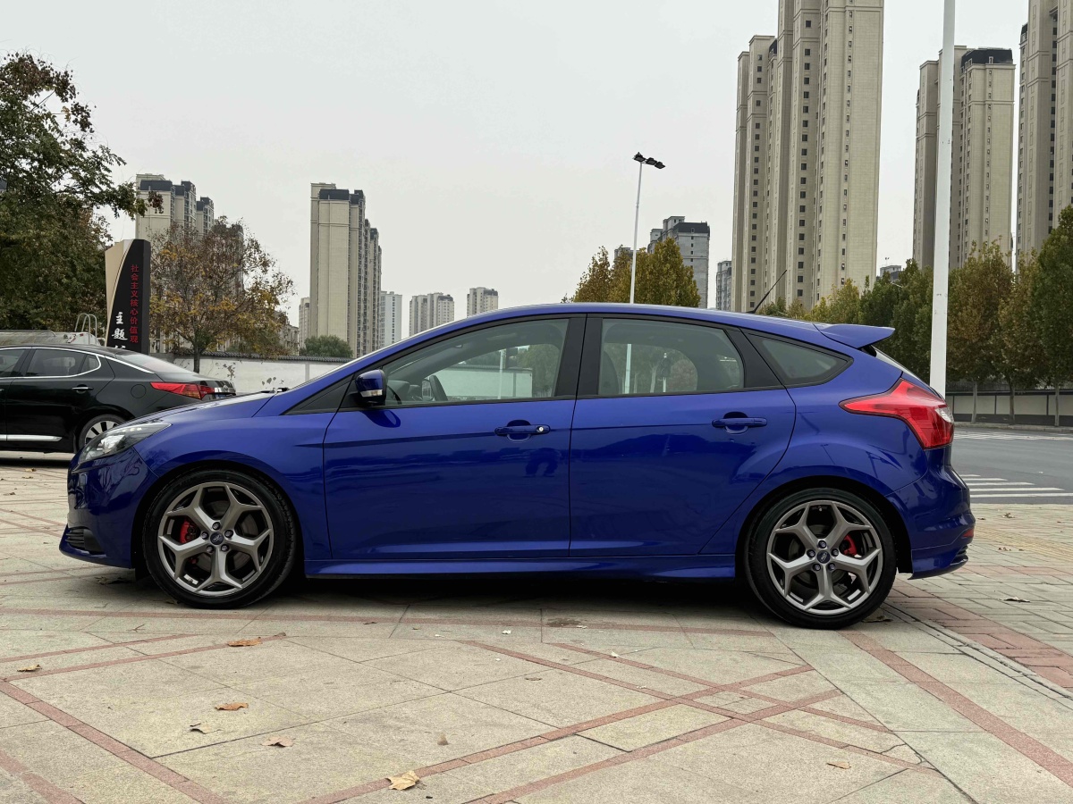 福特 ?？怂? 2013款 2.0T ST 標(biāo)準(zhǔn)版圖片