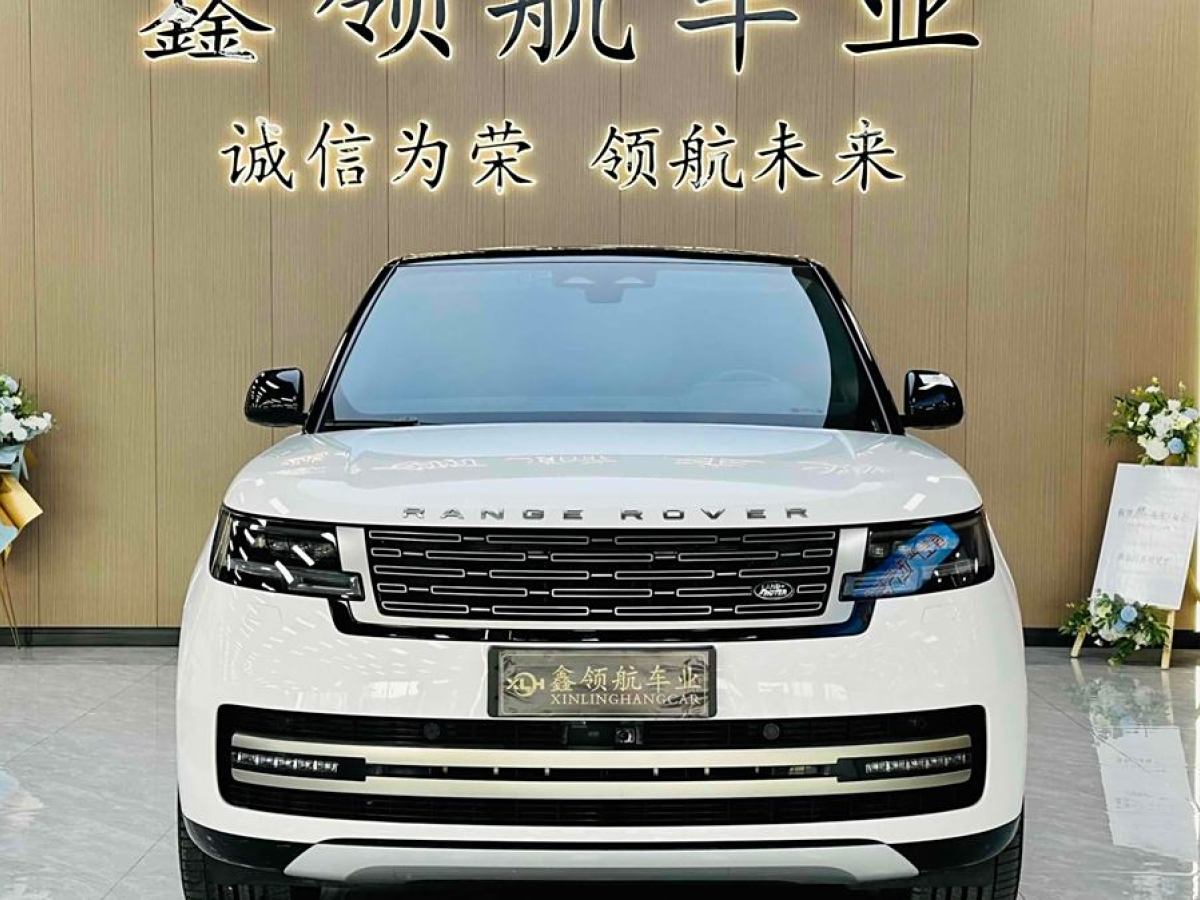 路虎 攬勝  2024款 3.0 L6 400PS 盛世加長(zhǎng)版 七座圖片